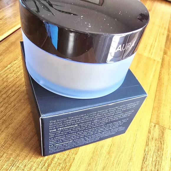 NEW! Laura Mercier Translucent Setting Powder In Translucent 29 g - Picture 7 of 8